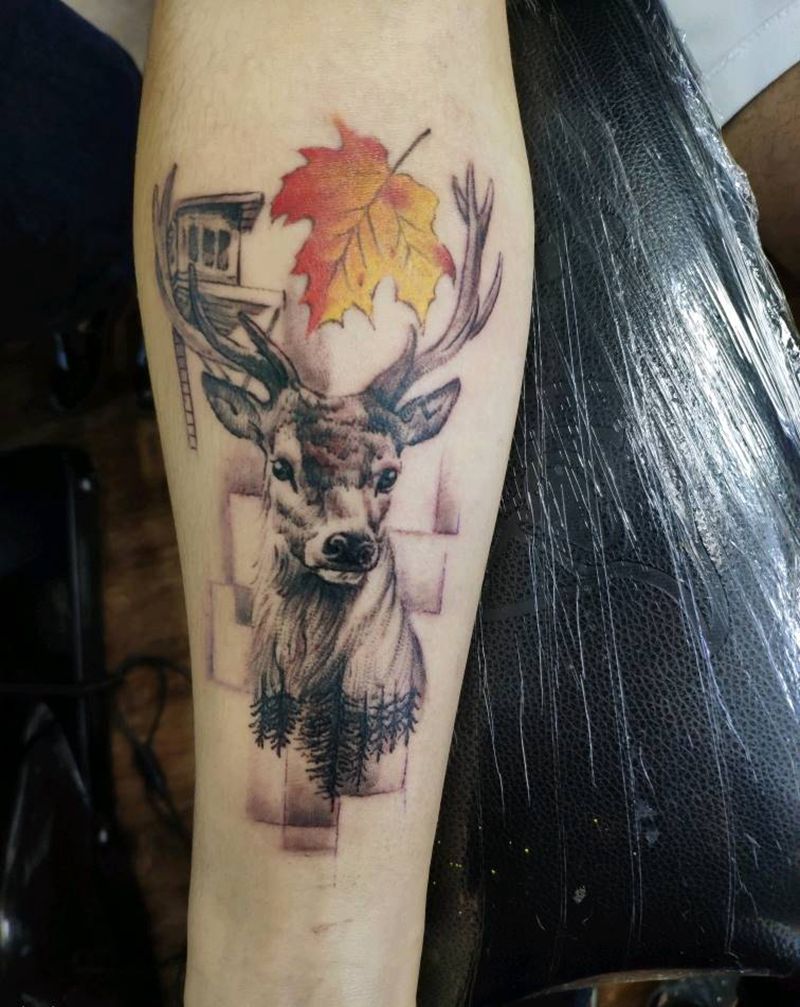 鹿与枫叶纹身图片_手臂纹身图案