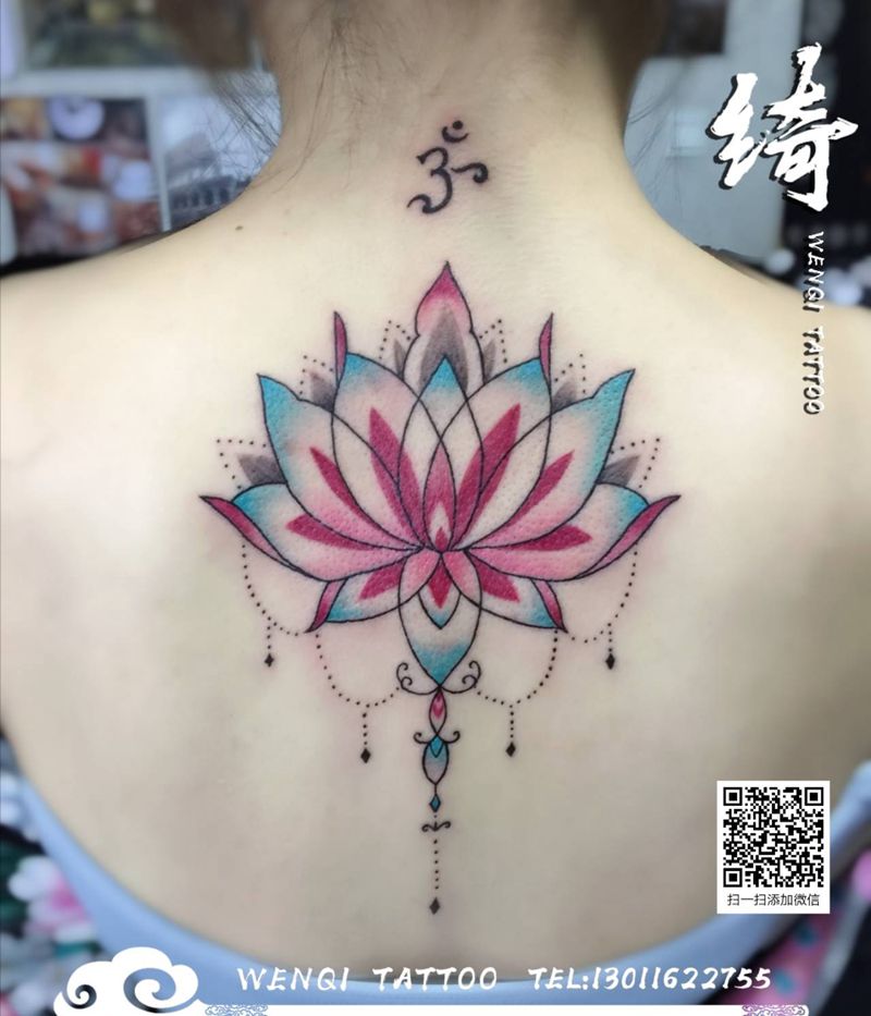 瑜伽纹身纹身图片_背部水彩梵花纹身图案