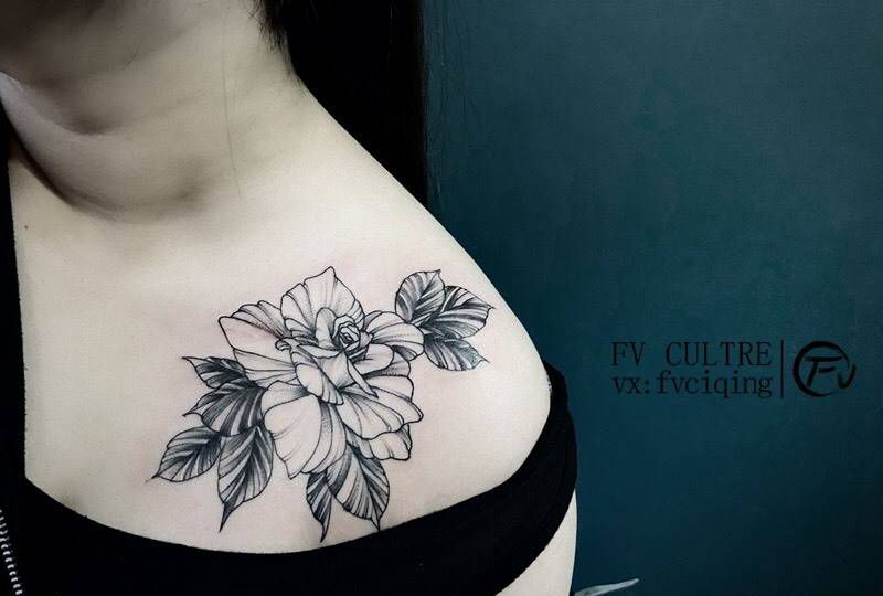 美美的肩花纹身图片_肩部植物欧美清新青岛FV出品纹身图案