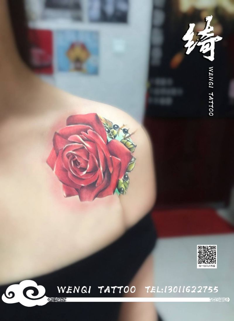 玫瑰纹身图片_肩部欧美写实纹身图案