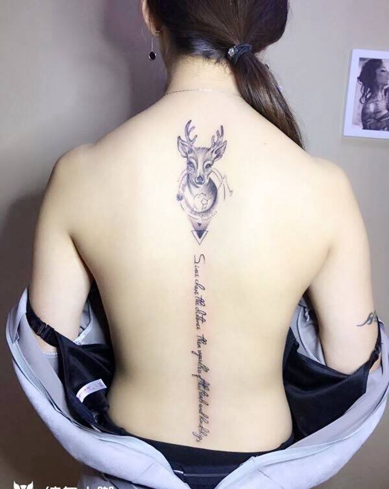 脊柱字母纹身纹身图片