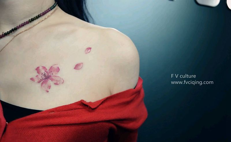 水彩樱花纹身图片_胸部清新植物成品纹身图案