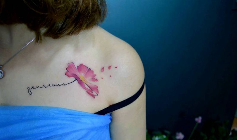 女孩胸部水彩罂粟花，莲花纹身纹身图片