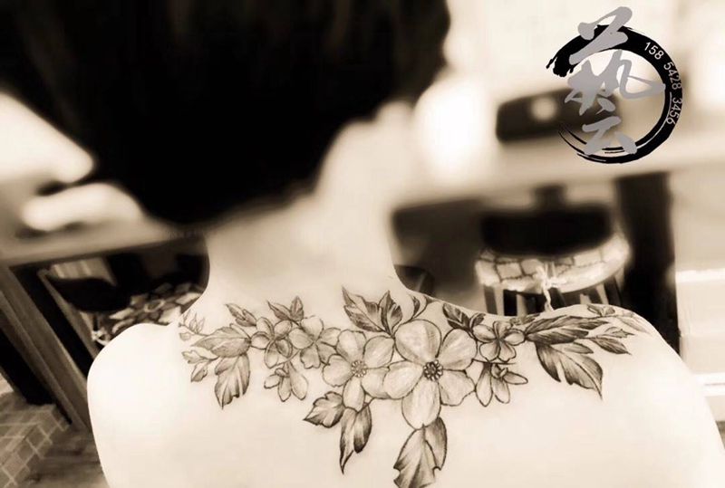 遮盖疤痕纹身图片_原创写实成品手稿插画背部纹身图案