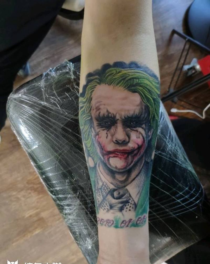 小丑未完纹身图片_手臂欧美写实纹身图案