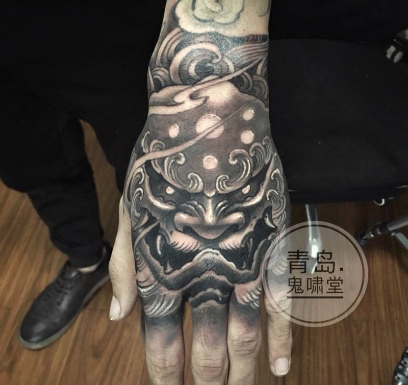 手背  唐狮纹身图片_成品手部传统宗教鬼神原创纹身图案
