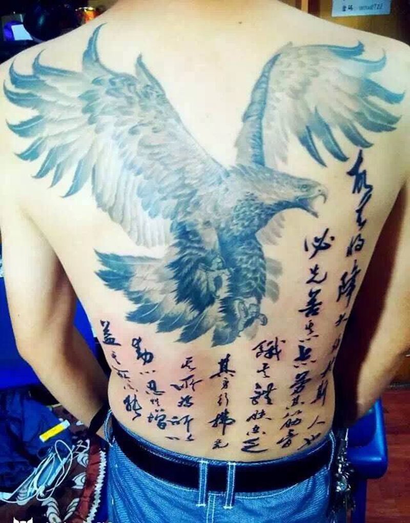 书法鹰组合满背纹身图片
