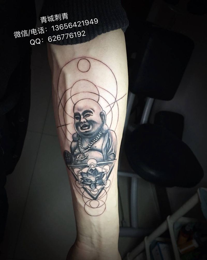 弥勒佛纹身图片_手臂新传统几何纹身图案