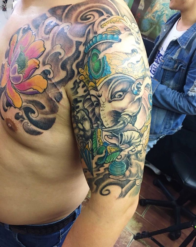 荷花象神半甲纹身纹身图片_成品肩部胸部传统写实肖像宗教静物植物人物纹身图案