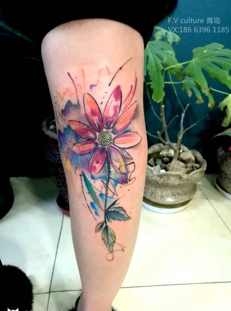 水彩遮盖疤痕纹身图片_腿部欧美清新植物青岛FV纹身图案