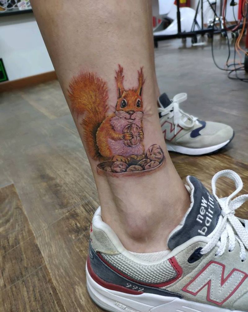 彩色小松鼠纹身图片_腿部纹身图案