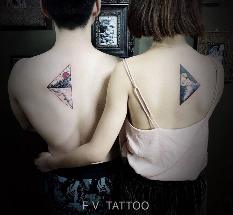 情侣纹身纹身图片_背部New School几何纹身图案