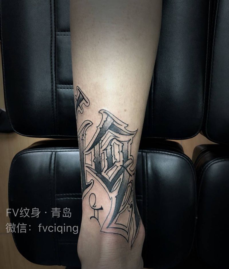 现场手绘设计，奇卡诺花体纹身图片_腿部字符青岛FV出品纹身图案