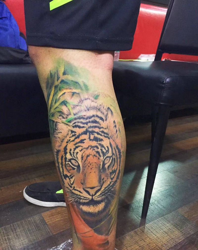 虎威纹身图片_成品手臂传统动物纹身图案