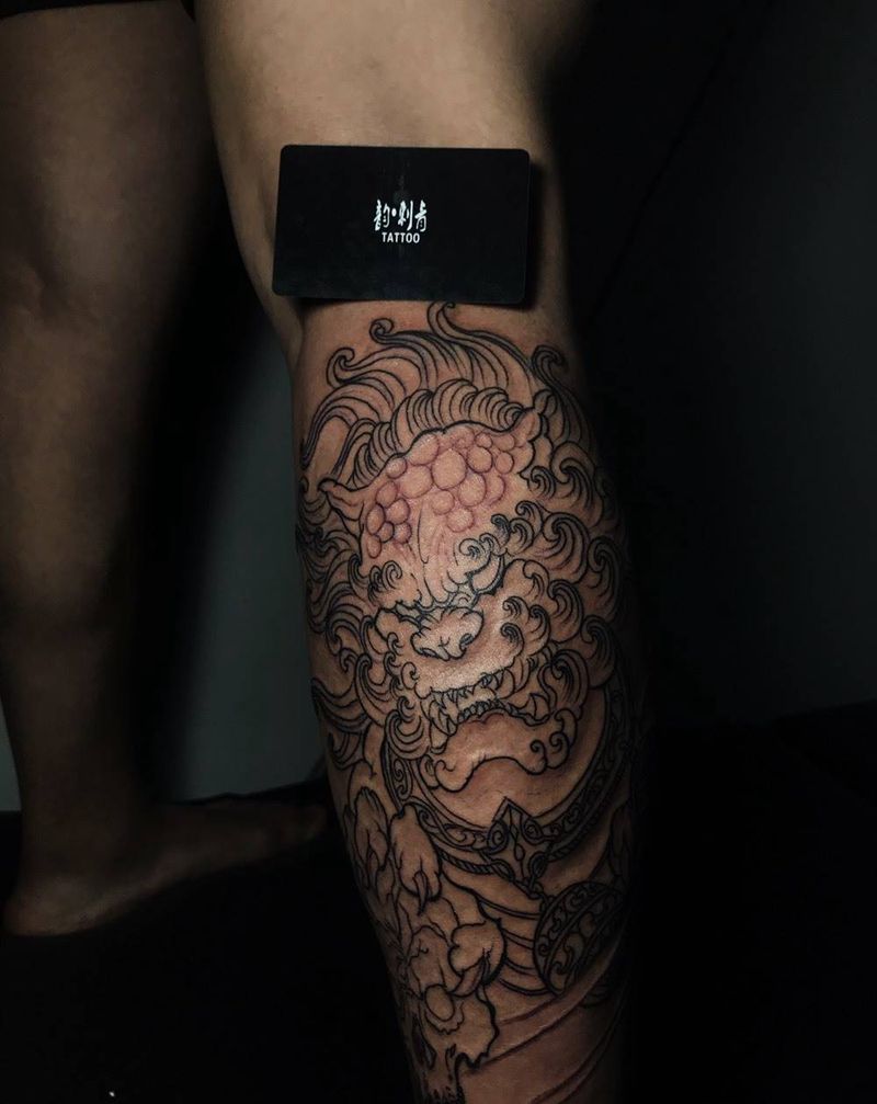 唐狮包小腿纹身图片