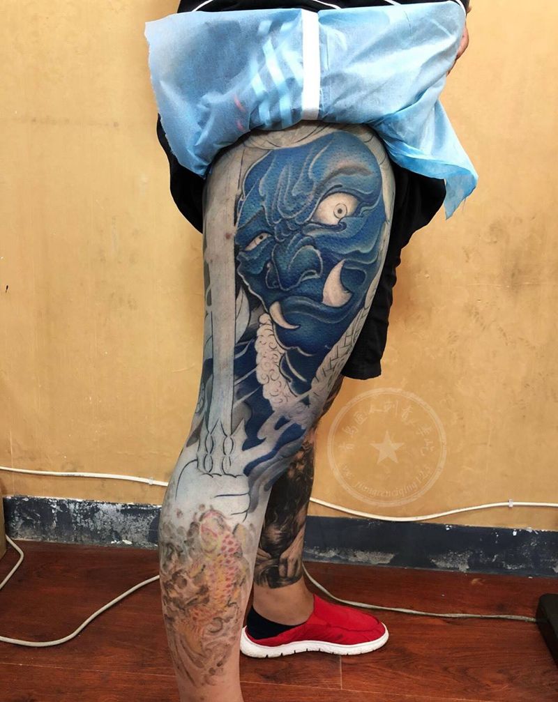 不动明王花腿纹身图片_成品腿部传统人物纹身图案