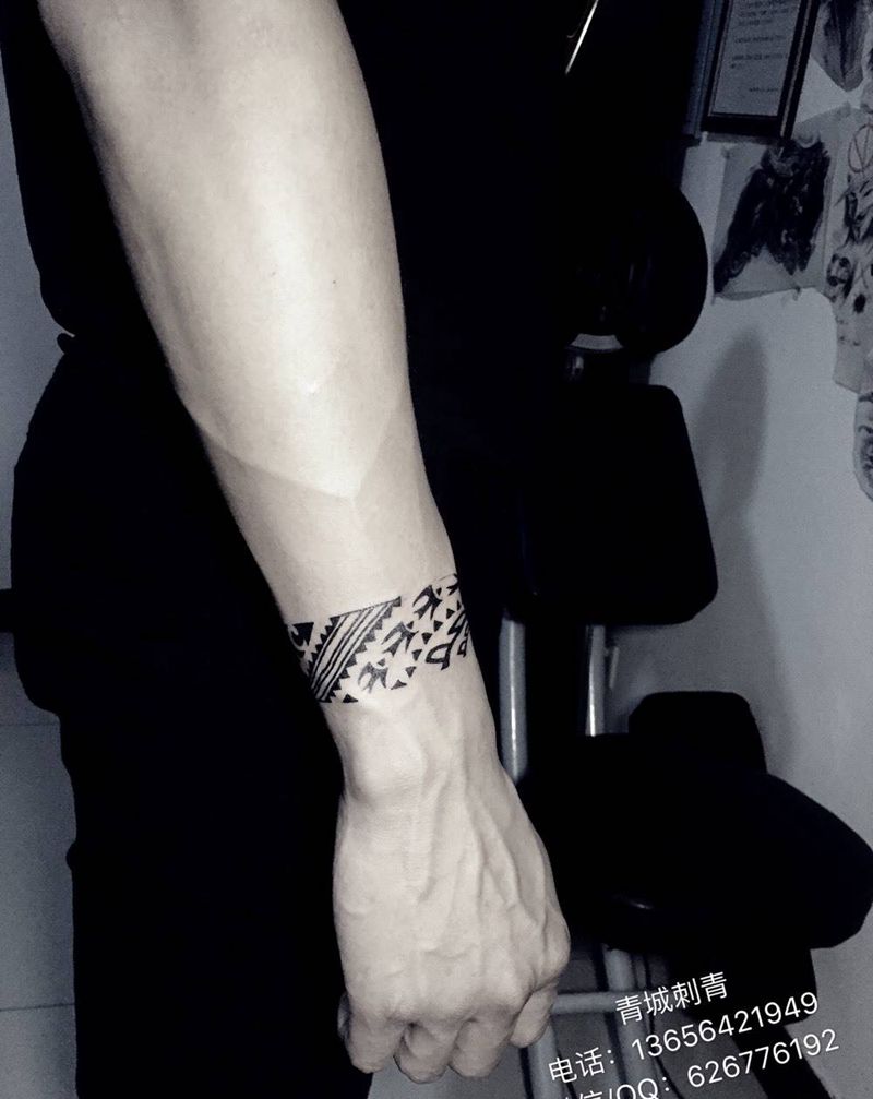 图腾臂环纹身纹身图片_成品手臂传统清新几何图腾纹身图案