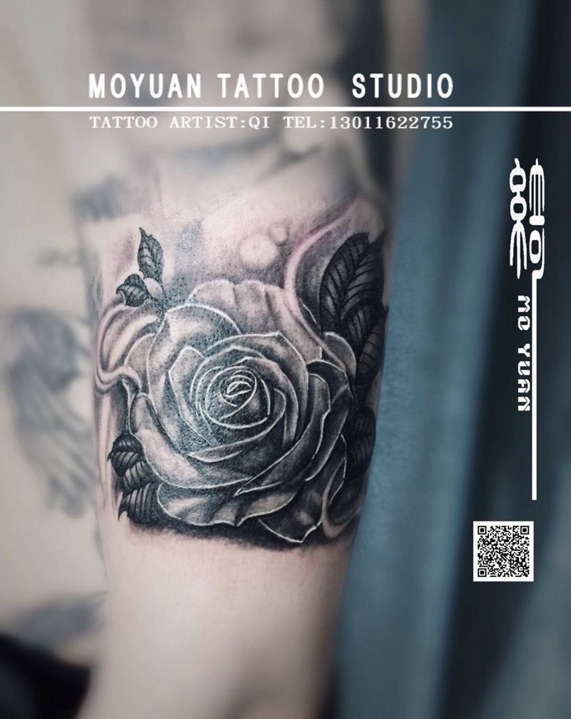 玫瑰～写实风格纹身图片