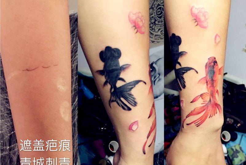 金鱼纹身纹身图片_手臂水墨纹身图案