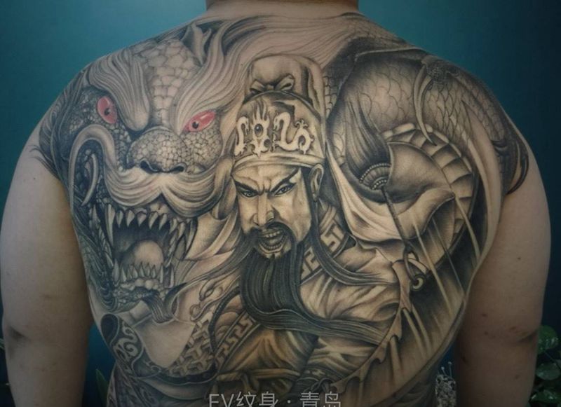 满背纹身图片