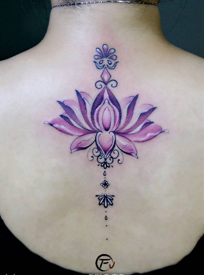 莲花纹身图片_背部清新植物青岛FV成品纹身图案