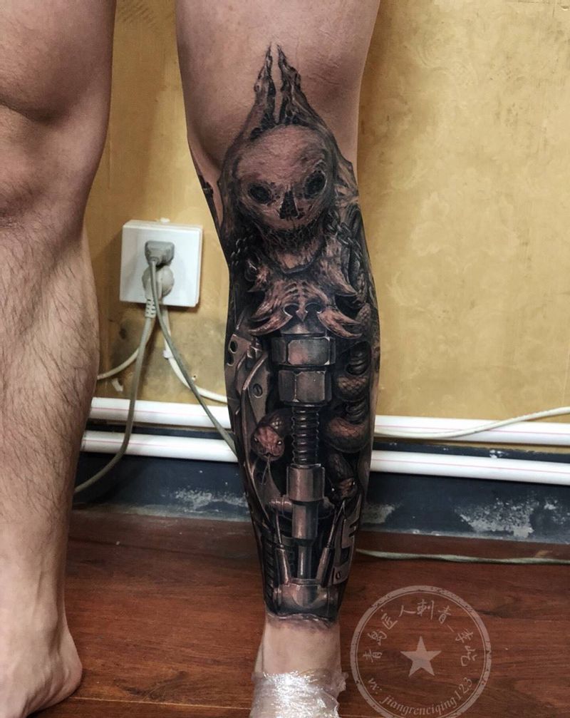 机械美杜莎纹身图片_腿部新传统欧美写实机械美杜莎纹身图案