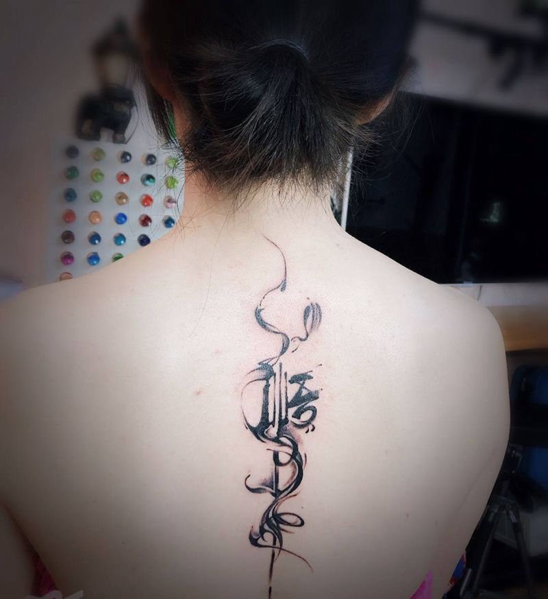 悟纹身图片_颈部背部水墨纹身图案