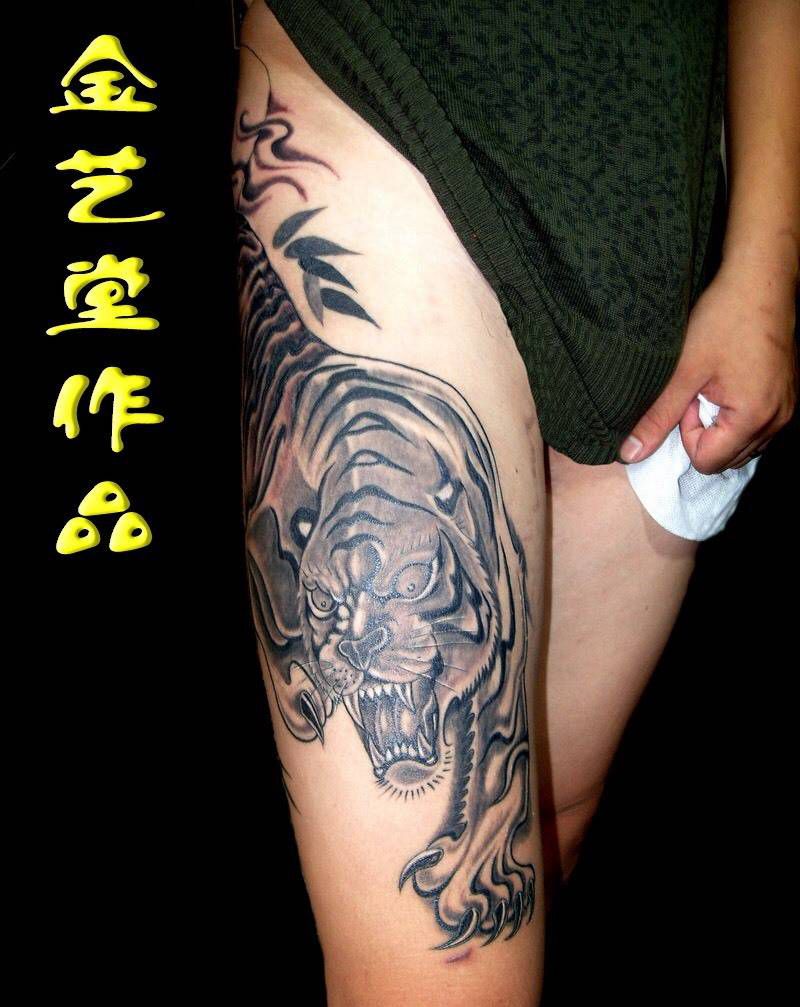 虎纹身图片_成品臀部传统动物纹身图案