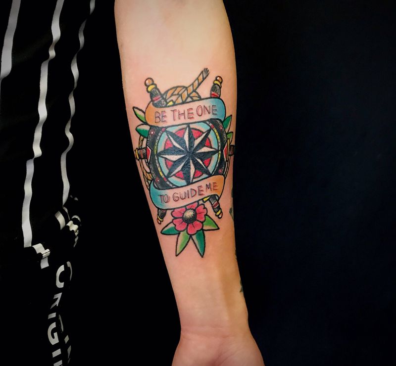 船舵纹身图片_手臂手部Old SchoolNew School船舵纹身图案