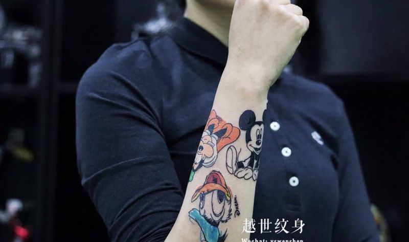 迪士尼拼接纹身图片_手部手臂New School纹身图案