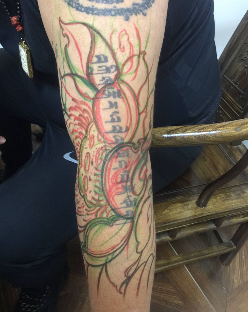 荷·遮盖纹身图片_手部老传统纹身图案