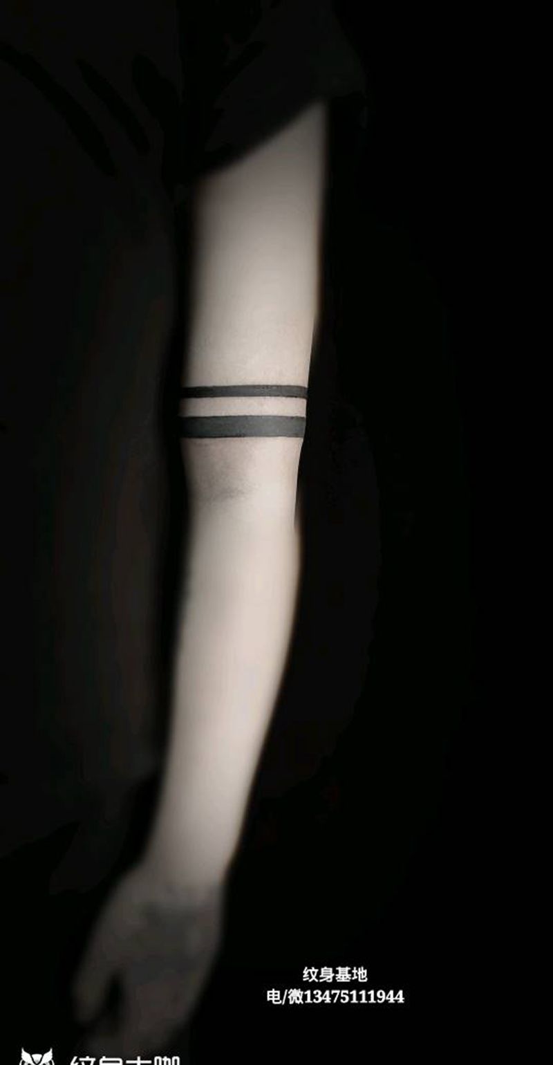 臂环纹身图片