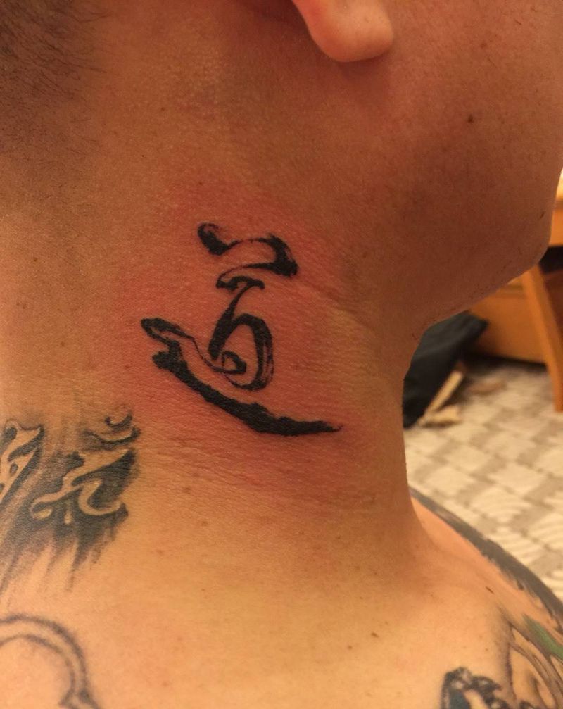 道纹身图片_成品颈部传统图腾字符原创纹身图案