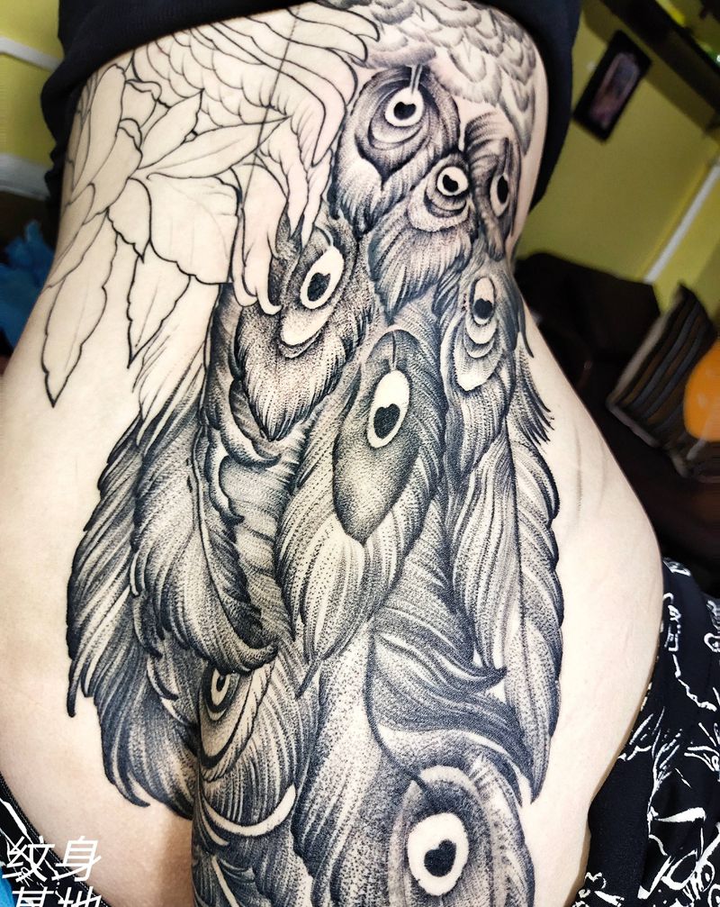 女生满背进度纹身图片_点刺纹身图案