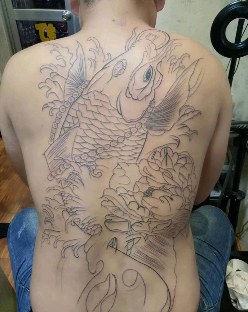 满背鱼纹身图片