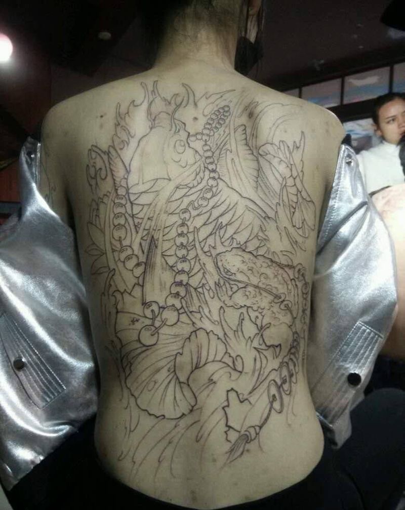 小美女满背线条纹身图片