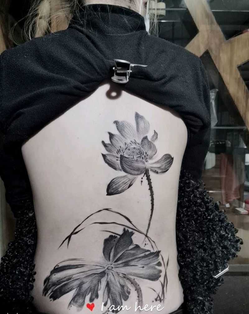 水墨荷纹身图片_背部水墨纹身图案