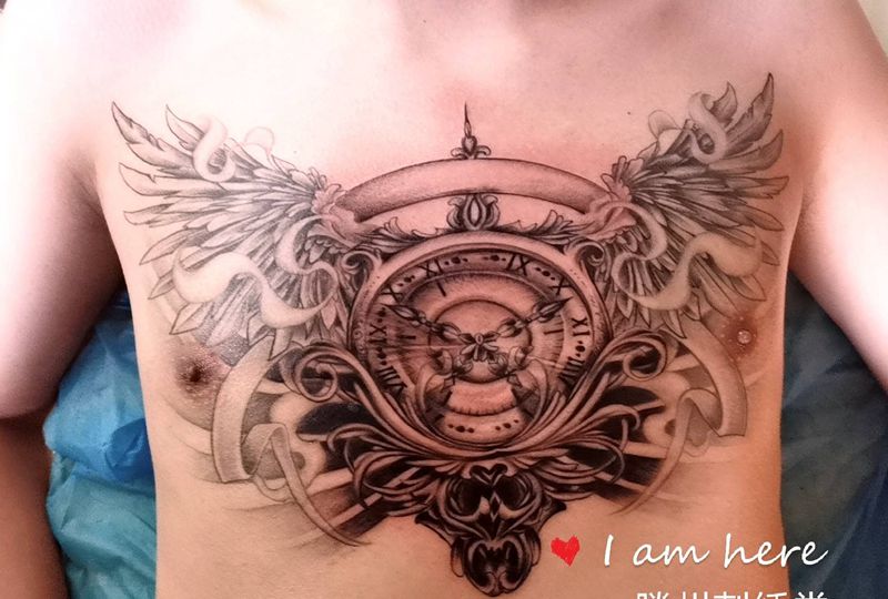 花胸纹身图片_胸部欧美写实纹身图案