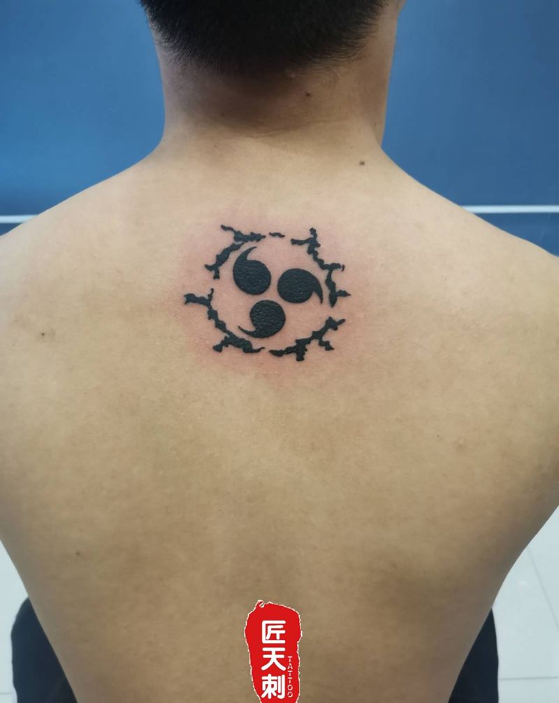 血轮眼纹身图片_背部图腾水墨纹身图案