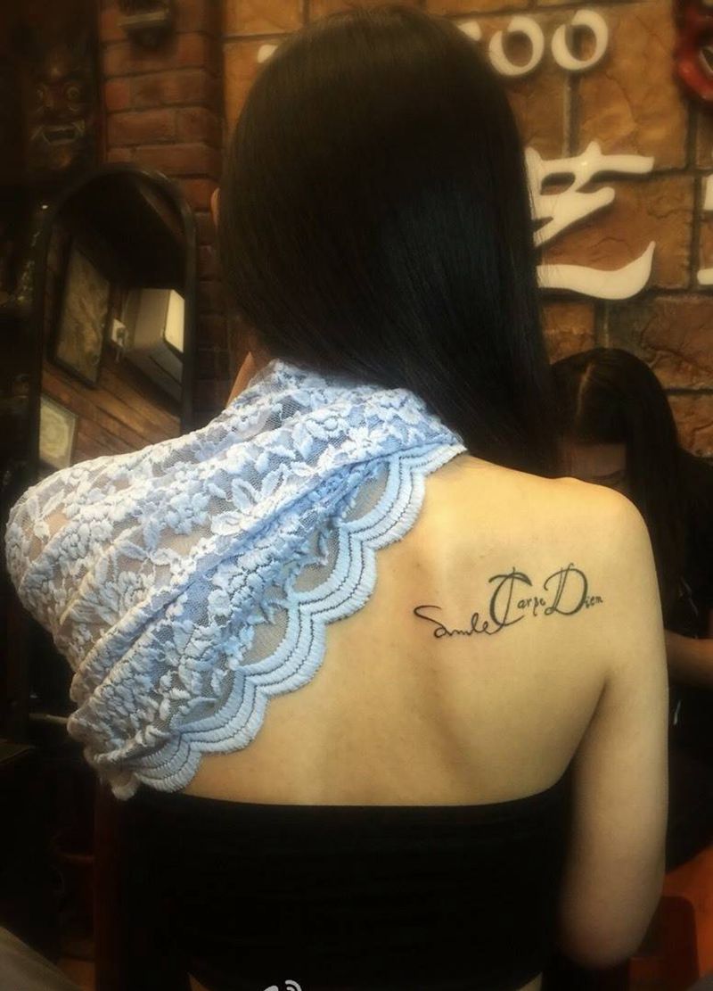 美女字母纹身纹身图片_成品肩部欧美字符纹身图案