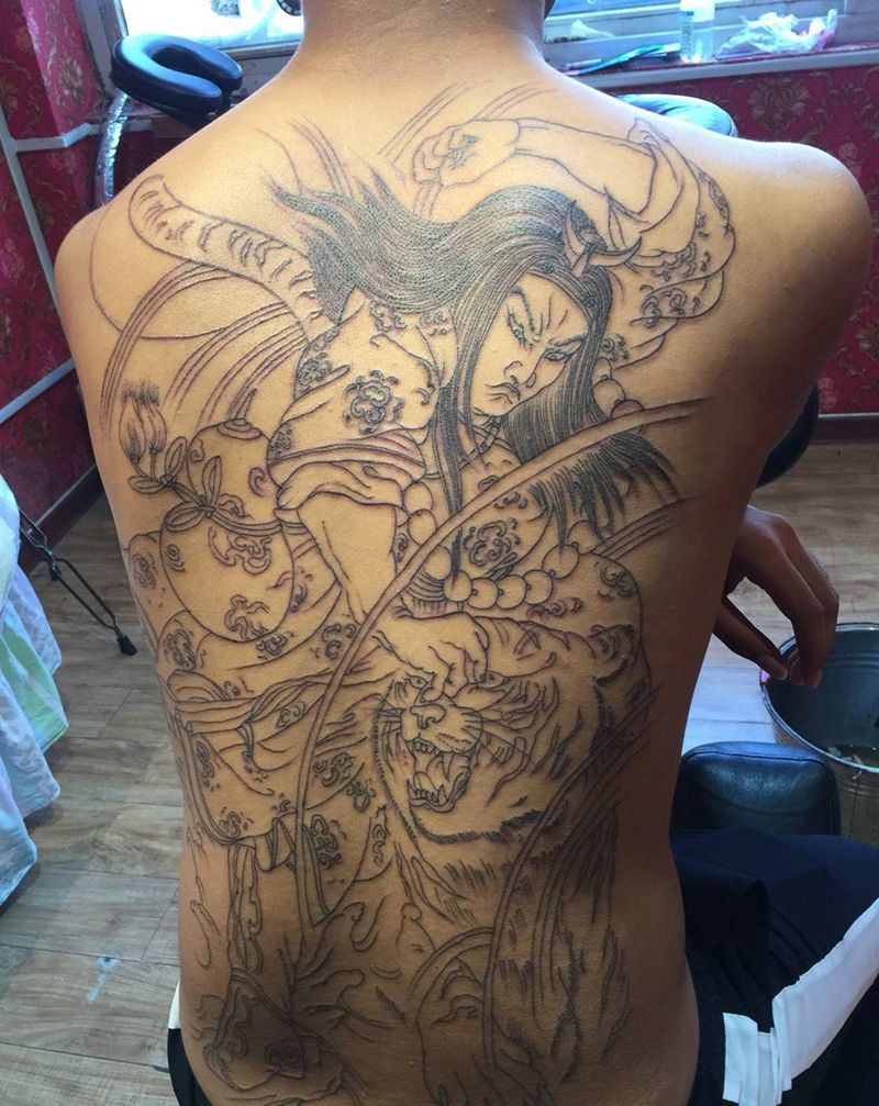 武松打虎纹身图片