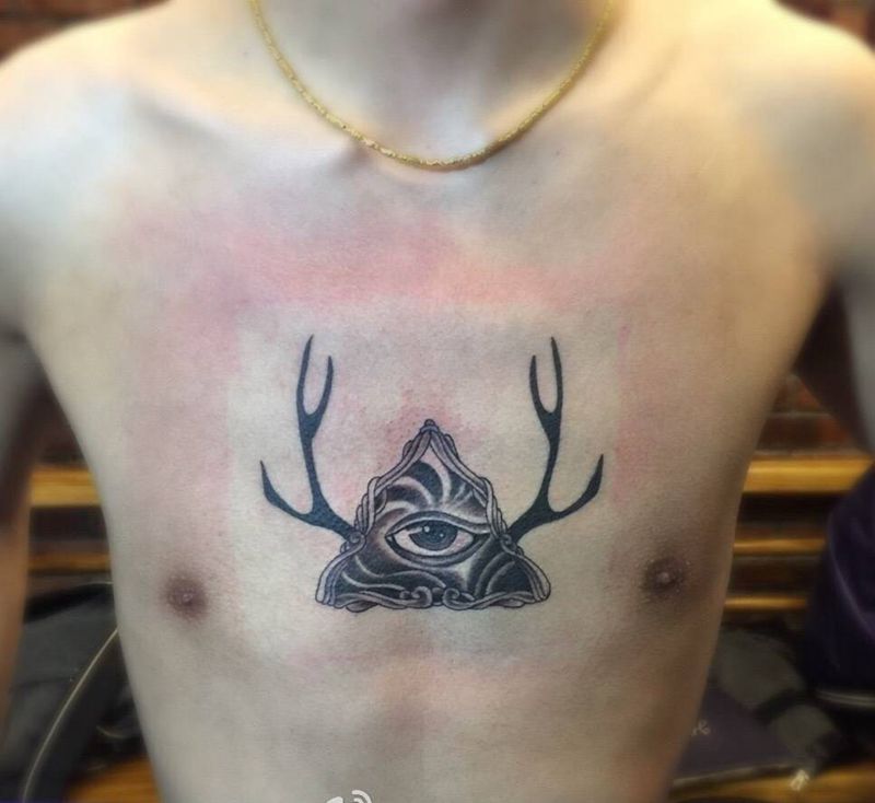 上帝之眼纹身图片_成品胸部欧美宗教纹身图案