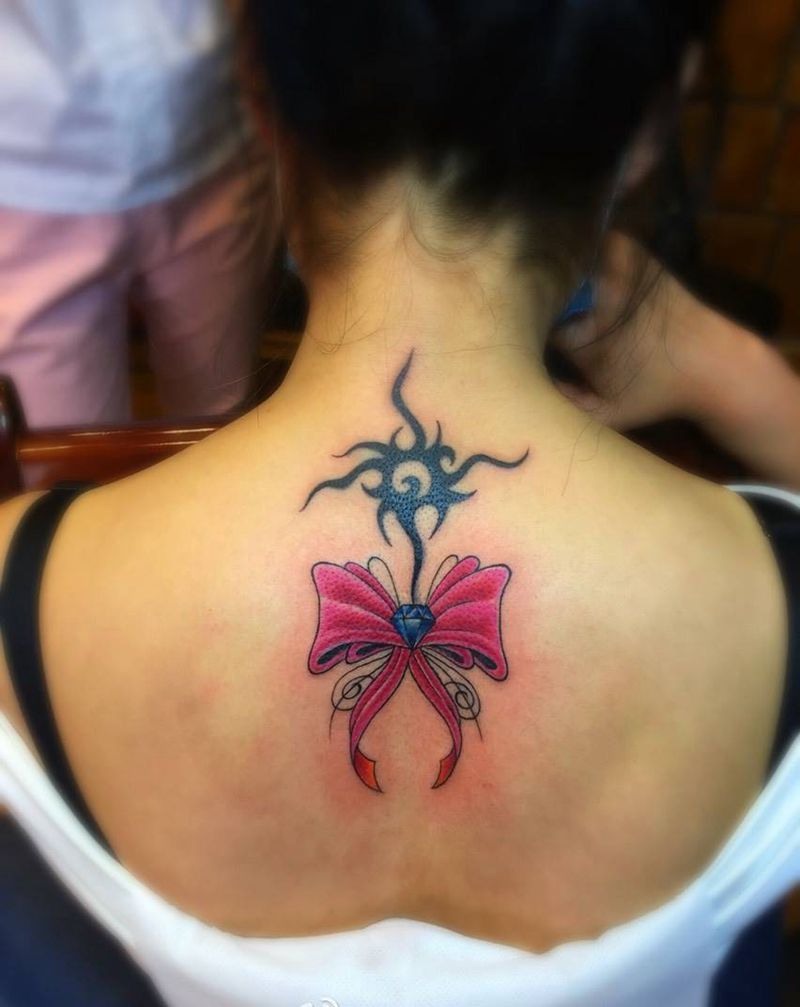 修改旧图腾&蝴蝶结纹身图片_成品颈部肩部欧美传统图腾纹身图案