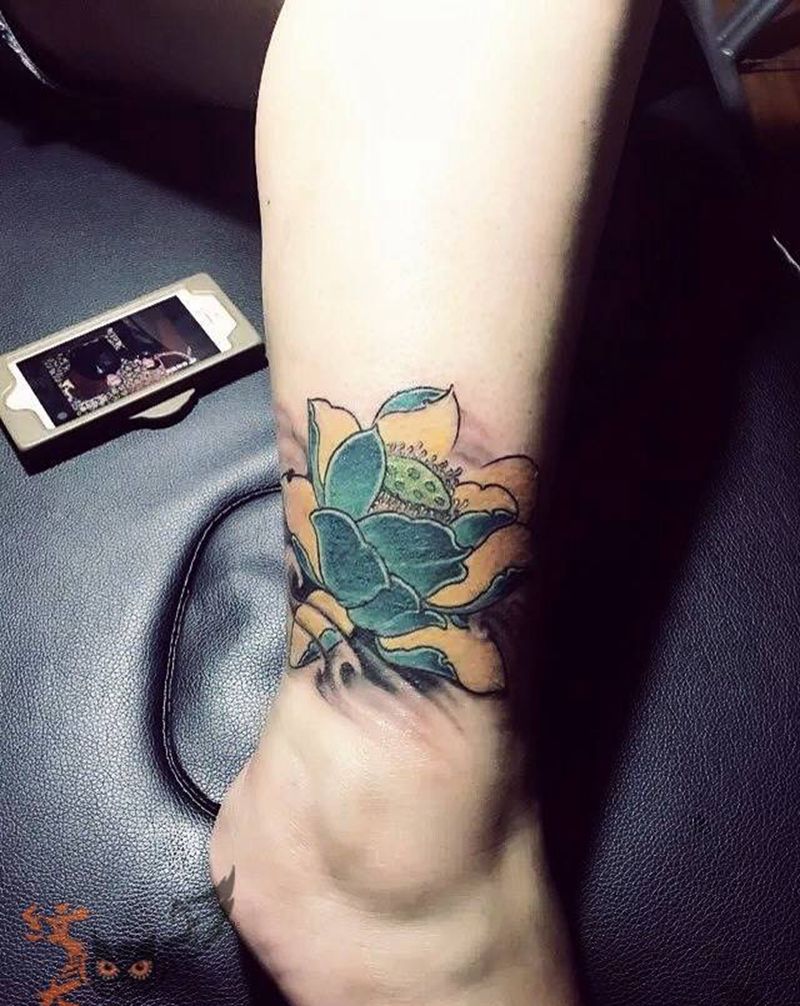 荷花纹身图片_成品腿部传统植物纹身图案