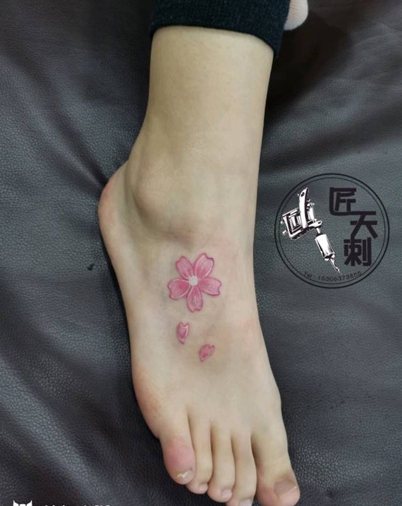 樱花纹身图片_脚部水墨水彩纹身图案