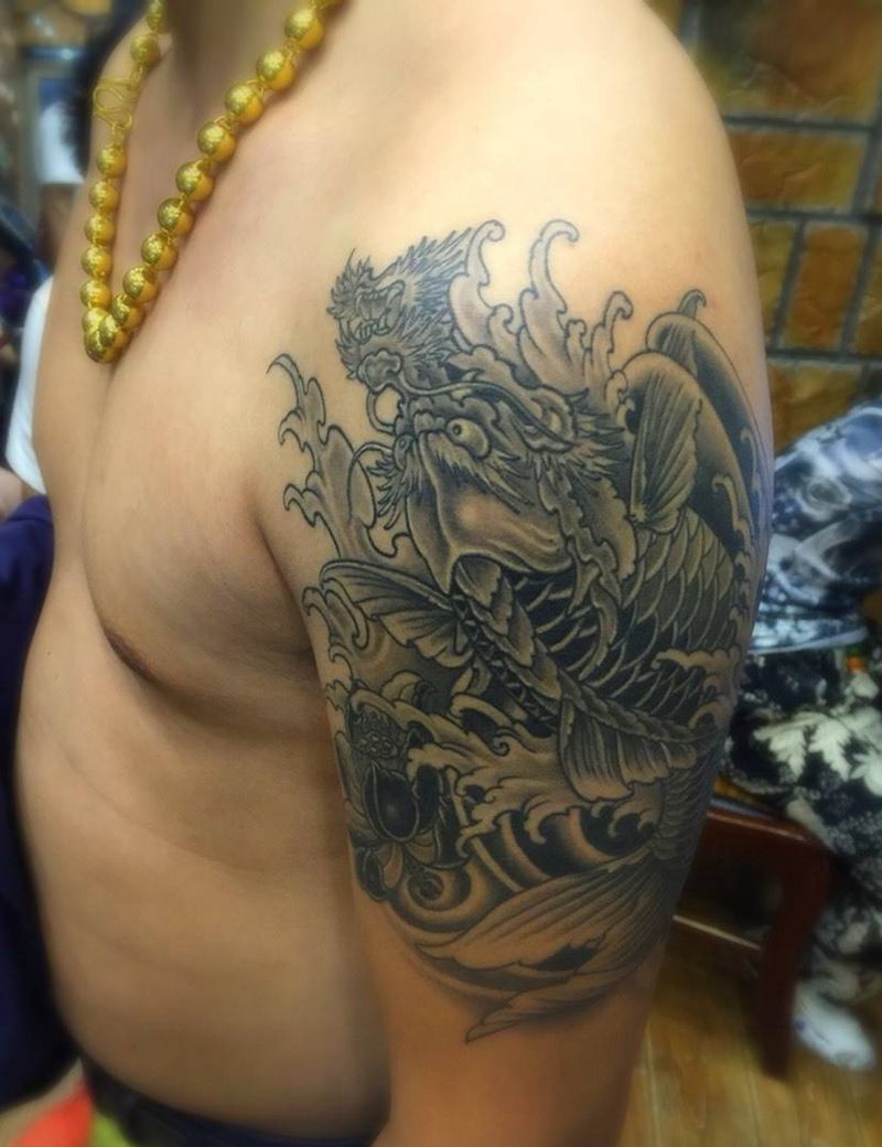 鳌鱼纹身图片_成品手臂传统动物大臂鲤鱼纹身图案