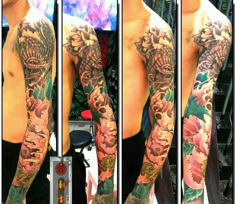 花臂未完成纹身图片_手臂肩部新传统水彩蛇花纹身图案