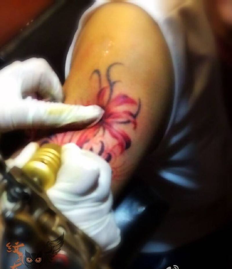 彼岸花纹身图片_成品手臂传统植物纹身图案