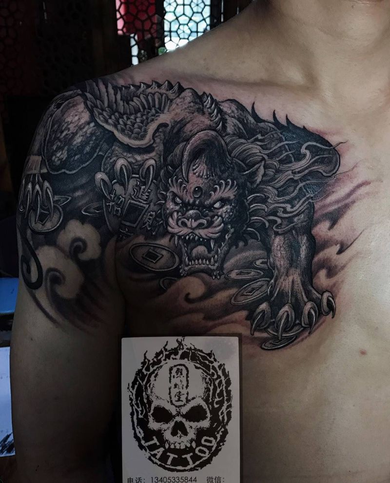 过肩貔貅纹身图片_成品胸部手臂传统神兽动物纹身图案