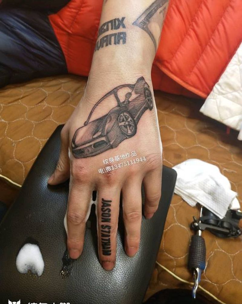 欧美花手进行中纹身图片